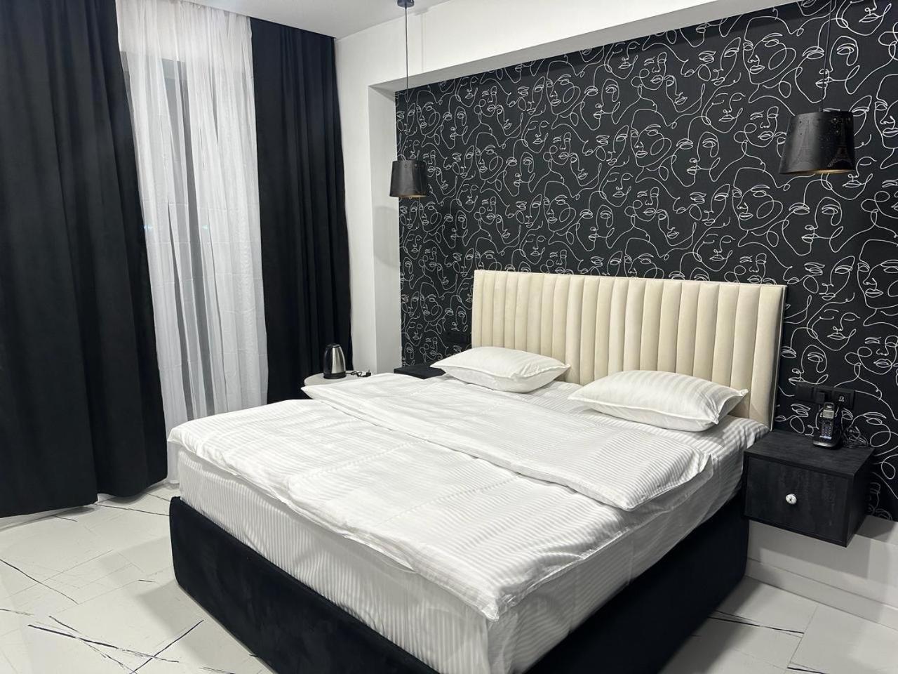Lux Plaza Hotel P'arak'ar Luaran gambar