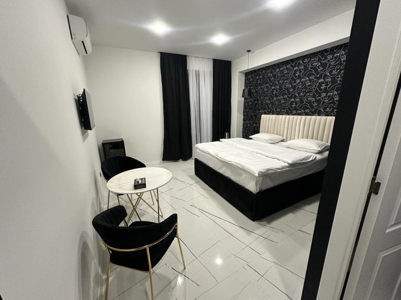 Lux Plaza Hotel P'arak'ar Luaran gambar