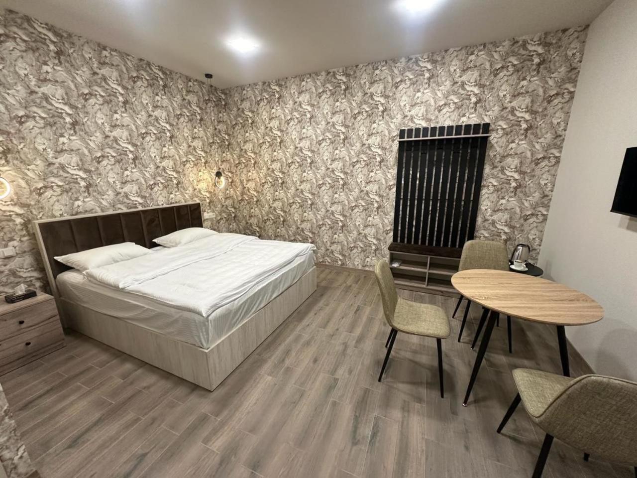 Lux Plaza Hotel P'arak'ar Luaran gambar