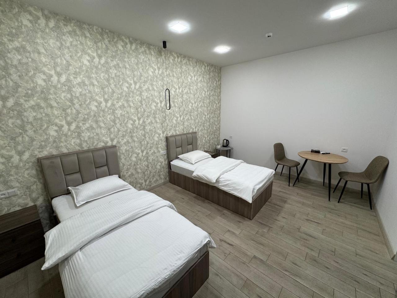 Lux Plaza Hotel P'arak'ar Luaran gambar
