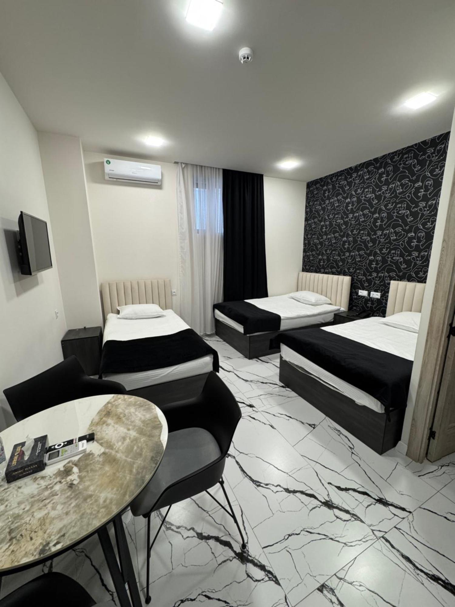 Lux Plaza Hotel P'arak'ar Luaran gambar