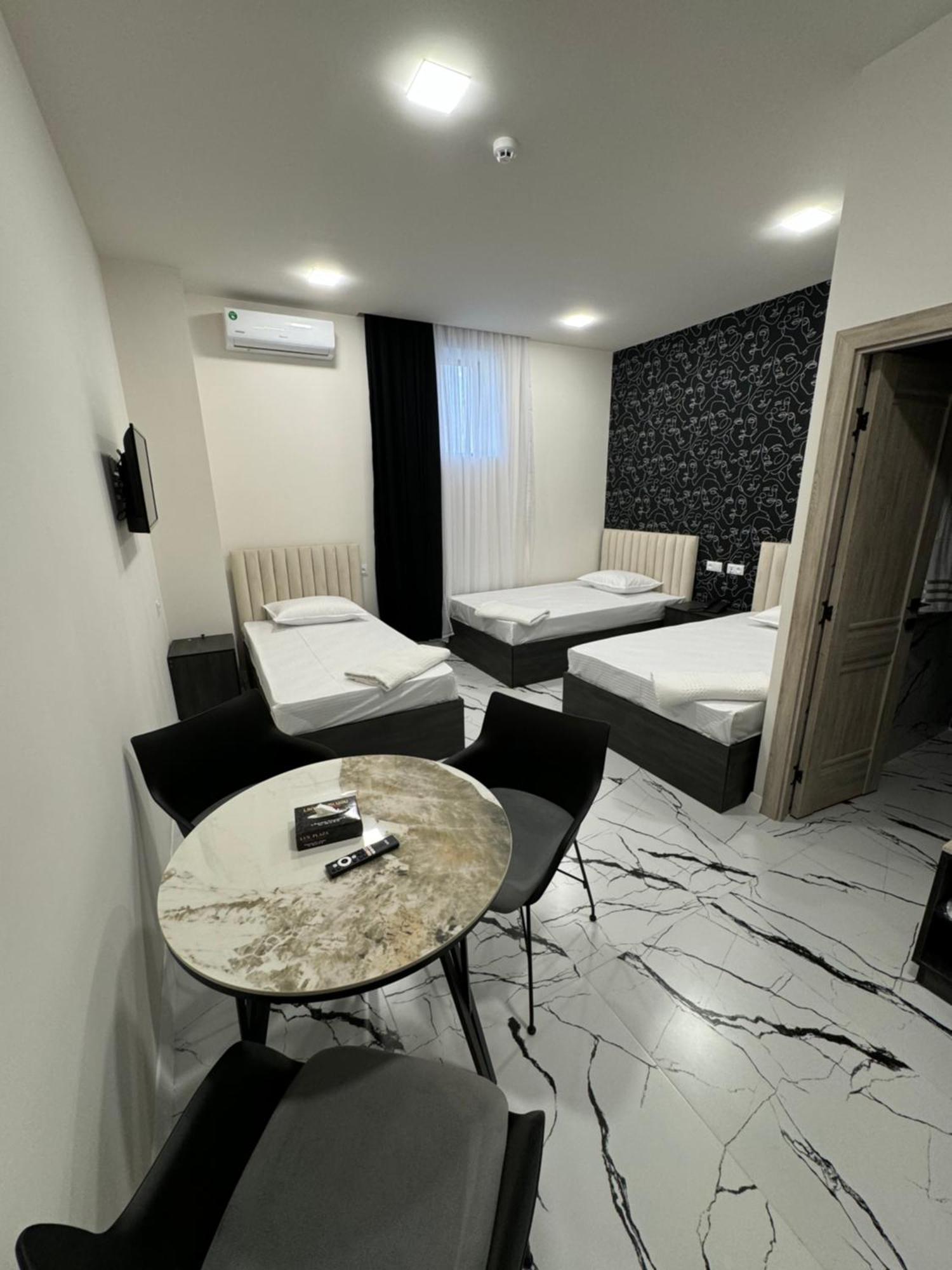 Lux Plaza Hotel P'arak'ar Luaran gambar