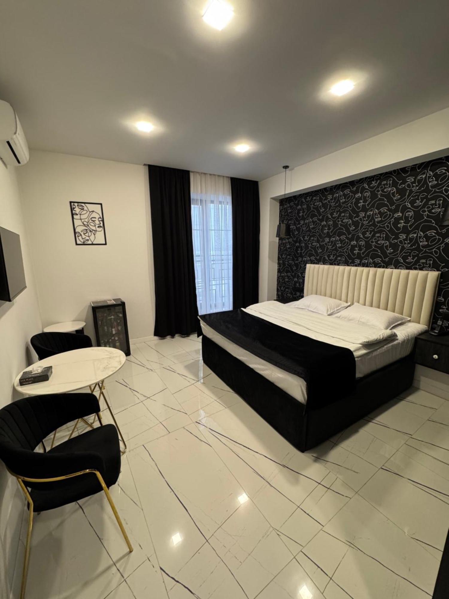 Lux Plaza Hotel P'arak'ar Luaran gambar
