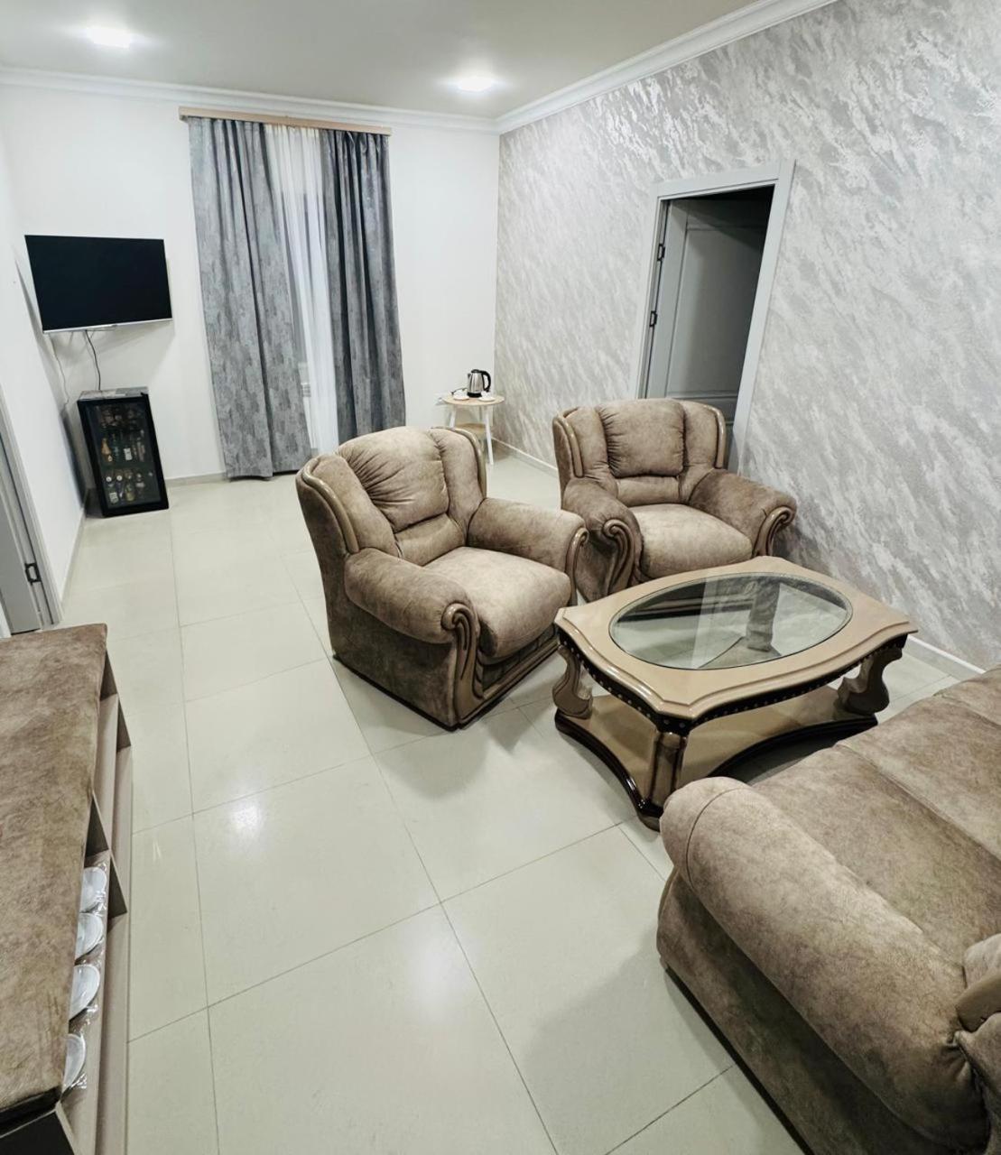 Lux Plaza Hotel P'arak'ar Luaran gambar