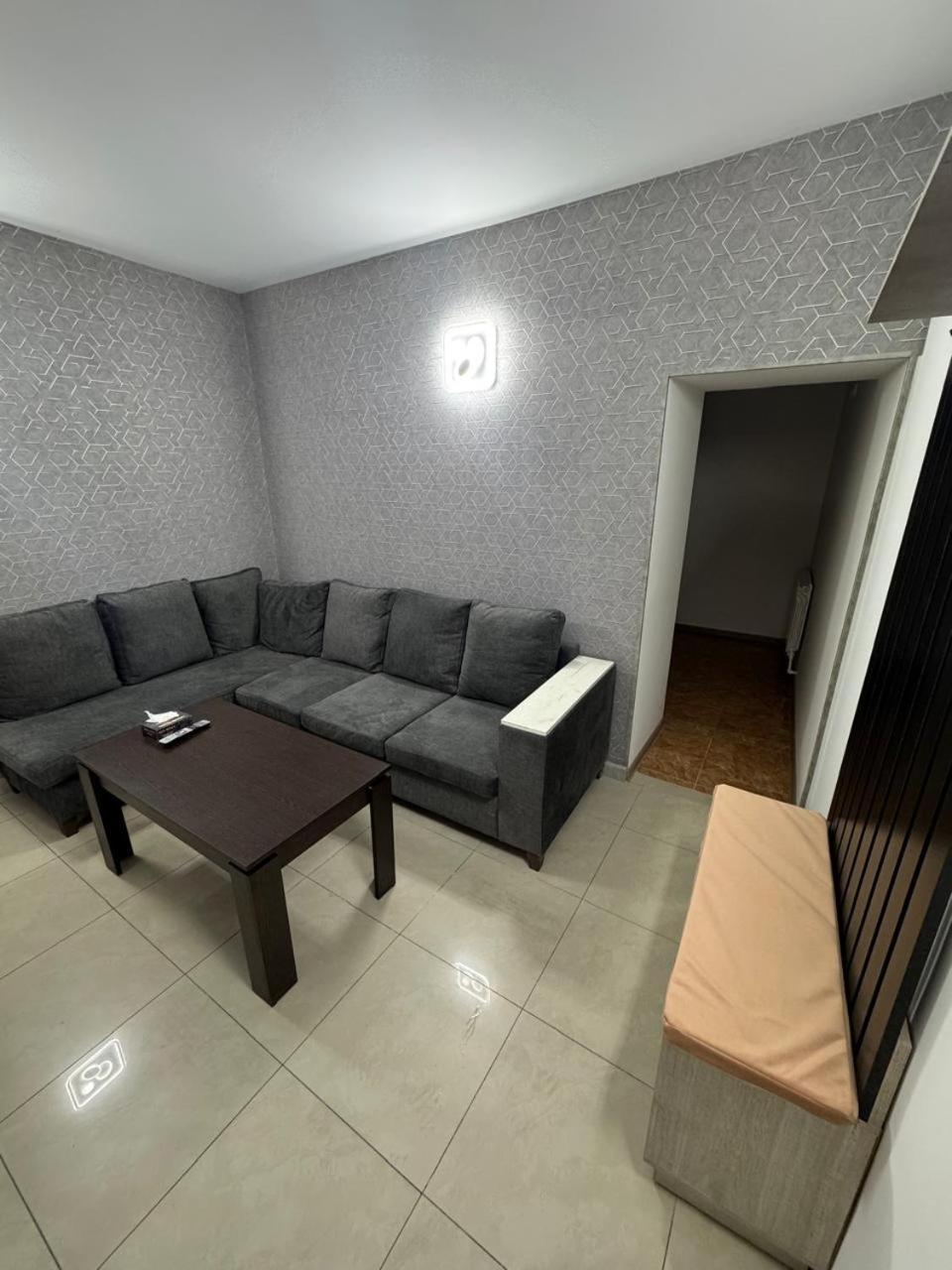 Lux Plaza Hotel P'arak'ar Luaran gambar